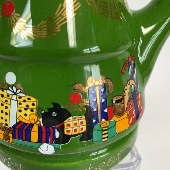 Wade English Life Christmas Tree Shape Tea for One. Green & Gold Toys Teddy Bear - Picture 6 of 10